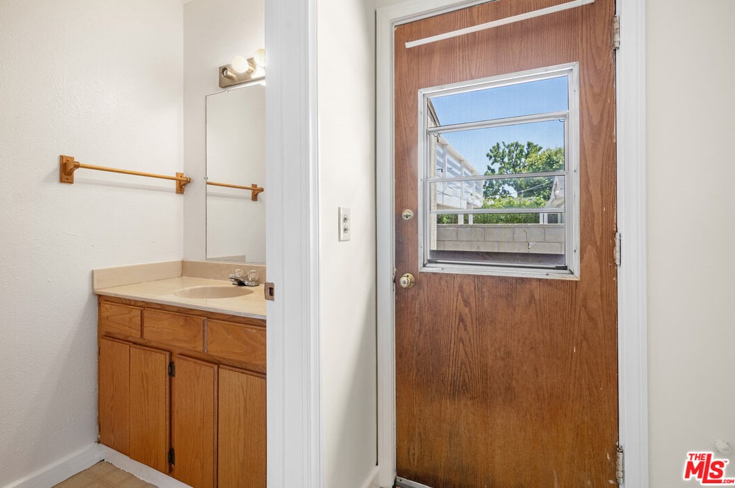16723 Tribune St, San Fernando CA  91344-5034 exterior