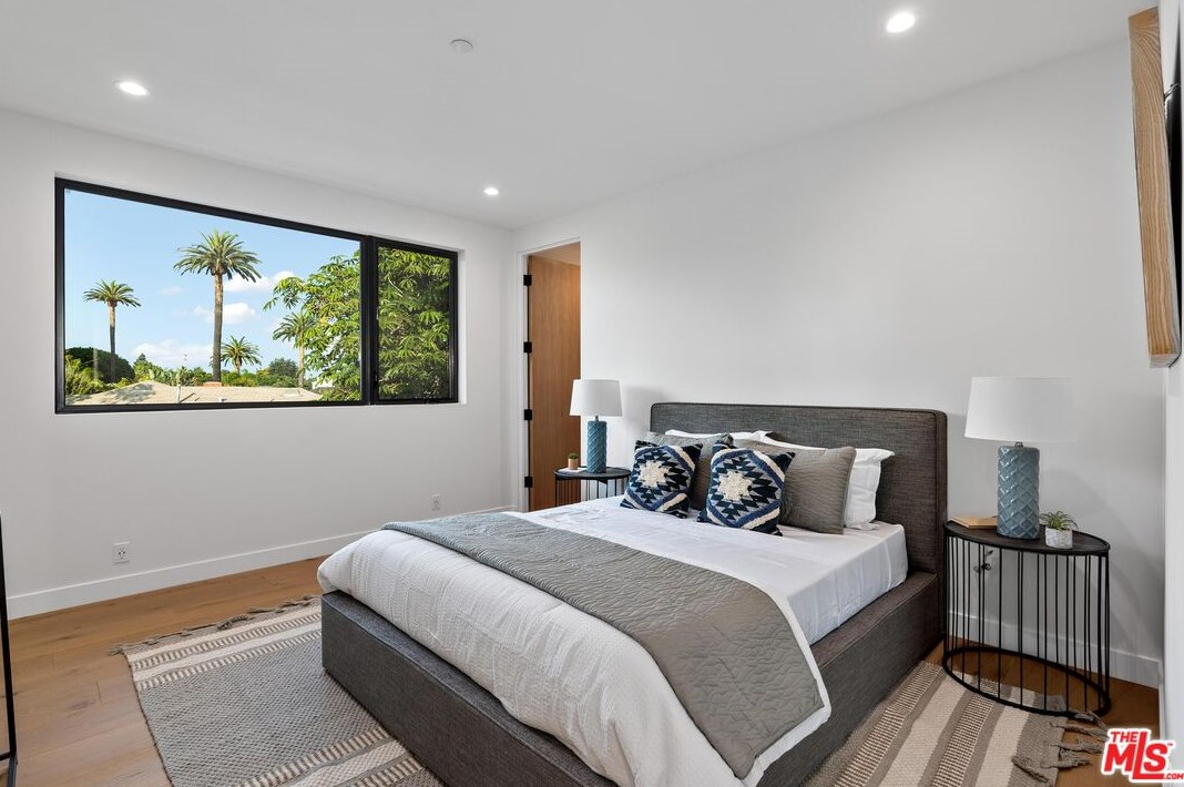 11850 Park Ave, Los Angeles CA  90066-4622 exterior