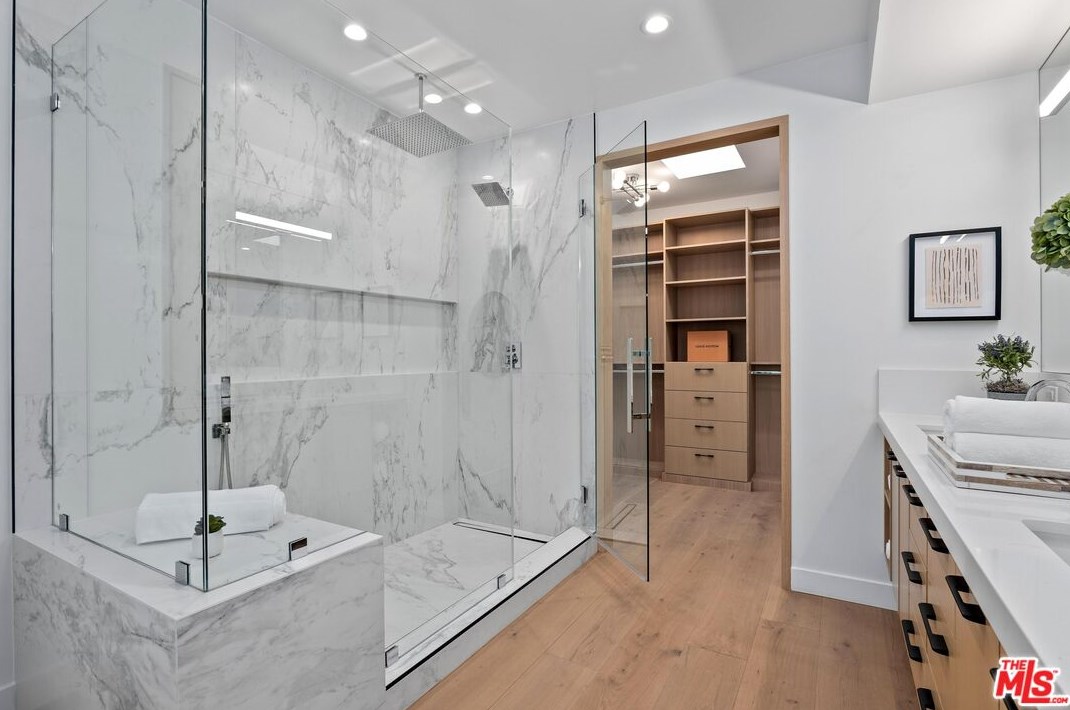 11850 Park Ave, Los Angeles CA  90066-4622 exterior