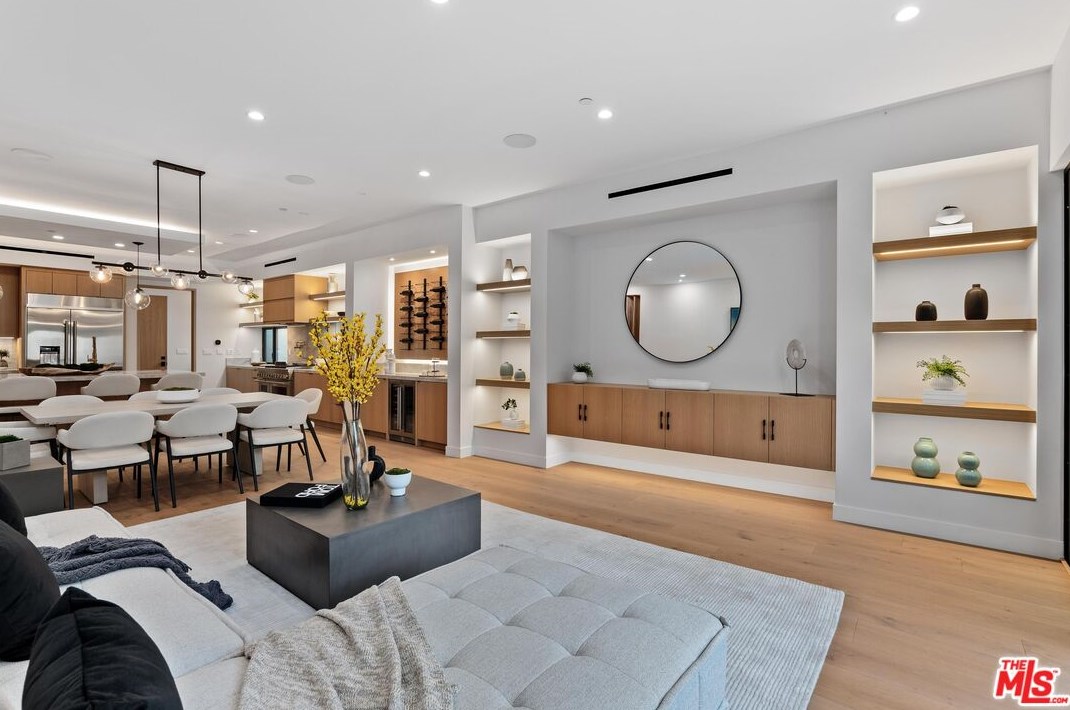 11850 Park Ave, Los Angeles CA  90066-4622 exterior