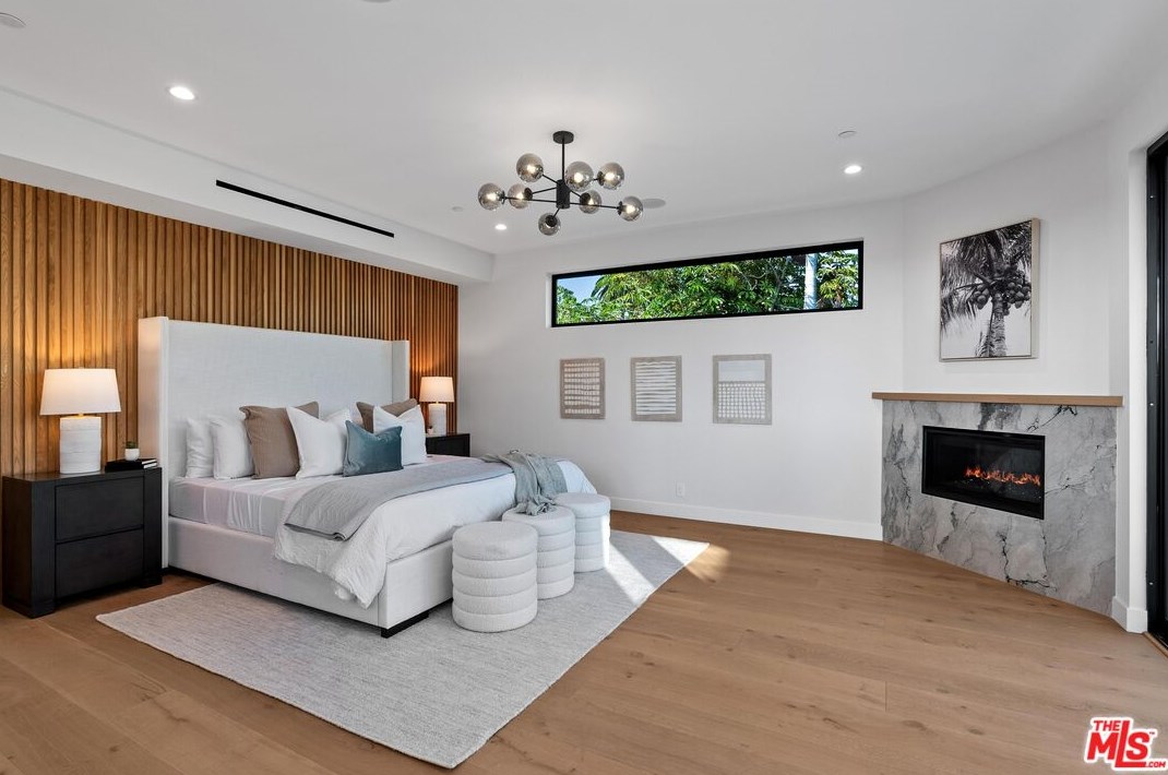 11850 Park Ave, Los Angeles CA  90066-4622 exterior