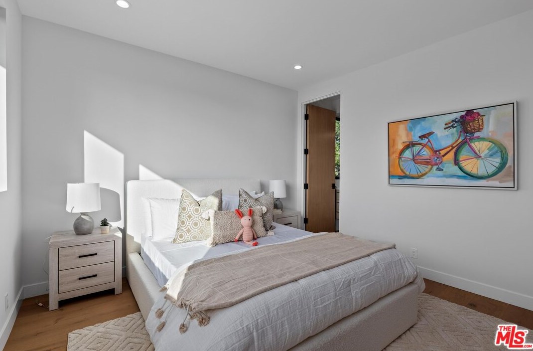 11850 Park Ave, Los Angeles CA  90066-4622 exterior