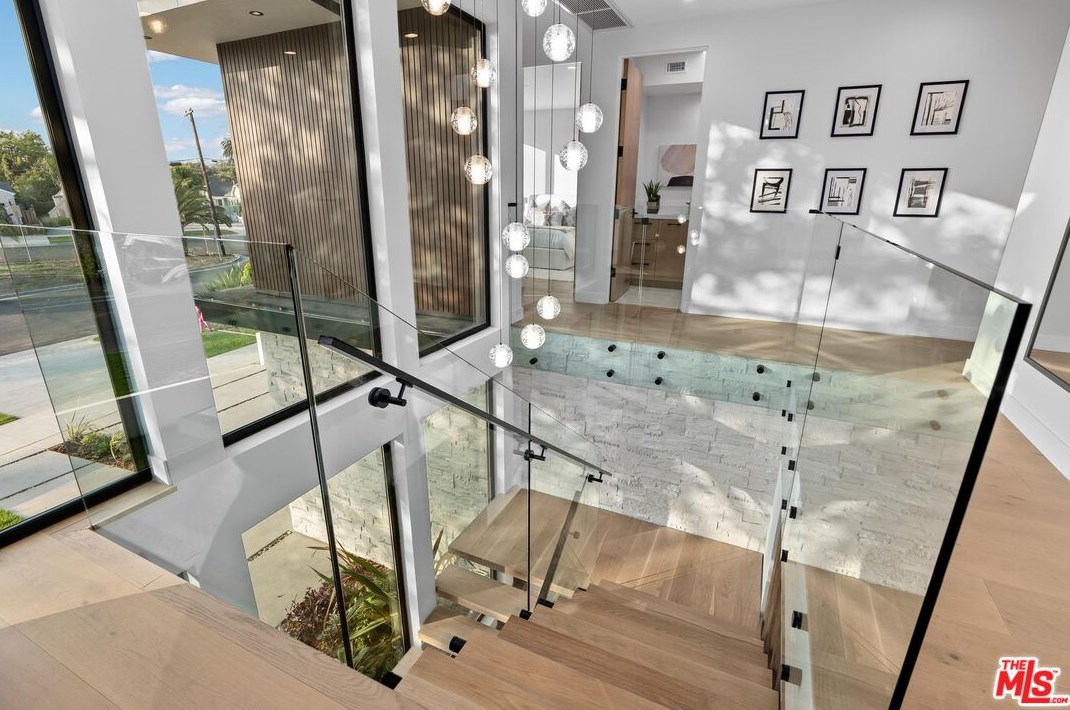 11850 Park Ave, Los Angeles CA  90066-4622 exterior