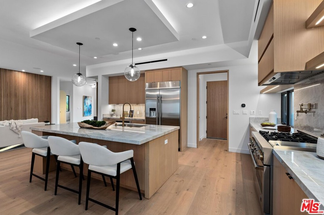 11850 Park Ave, Los Angeles CA  90066-4622 exterior