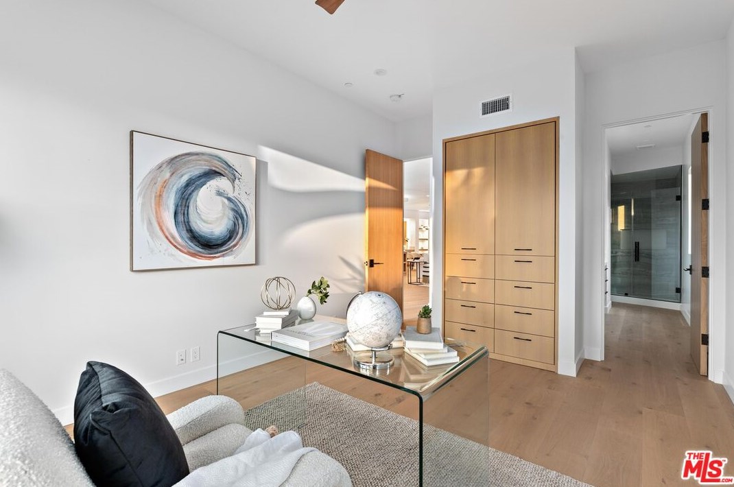 11850 Park Ave, Los Angeles CA  90066-4622 exterior