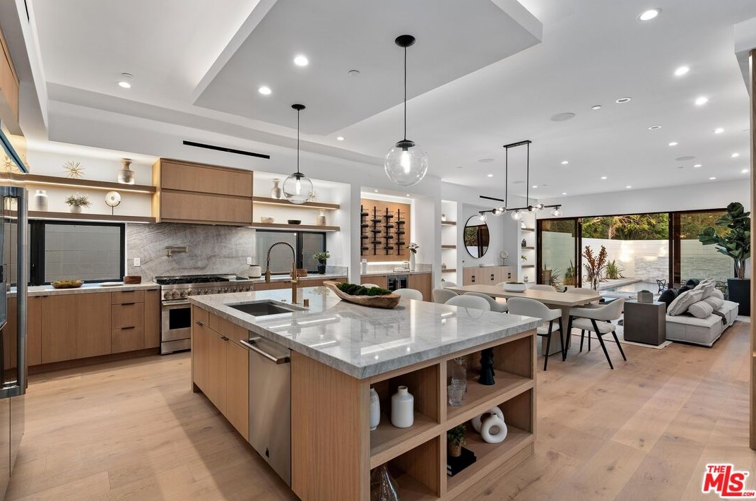 11850 Park Ave, Los Angeles CA  90066-4622 exterior