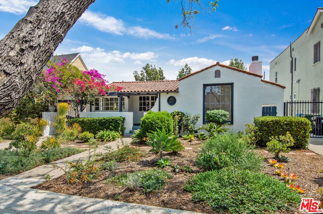 1212 Spaulding Ave, Los Angeles, CA 90019-2417