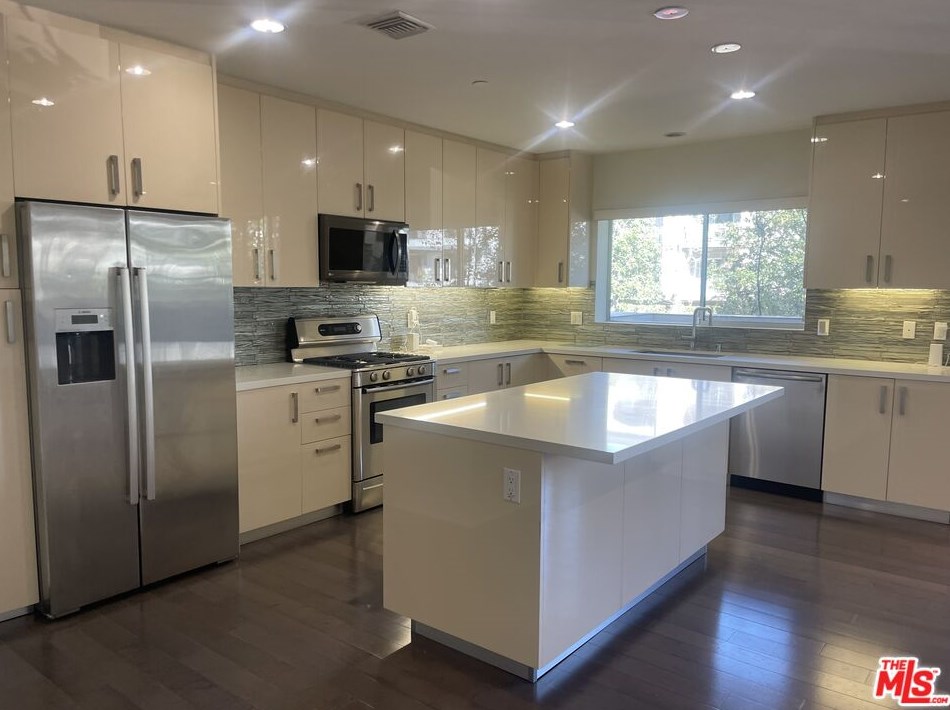 1807 S Beverly Glen Blvd #202, Los Angeles, CA 90025