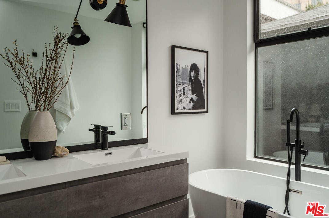 10728 Tabor St, Los Angeles CA  90034-4851 exterior