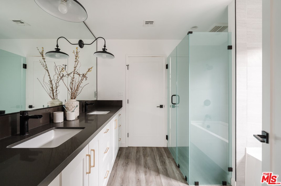 10728 Tabor St, Los Angeles CA  90034-4851 exterior