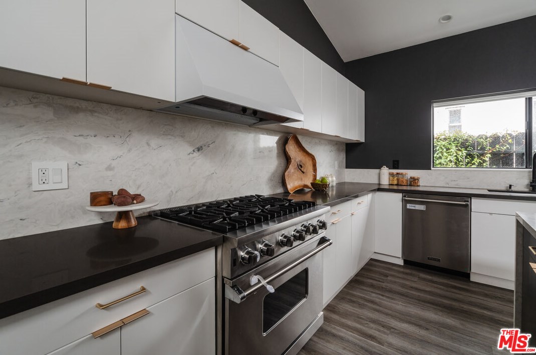 10728 Tabor St, Los Angeles CA  90034-4851 exterior