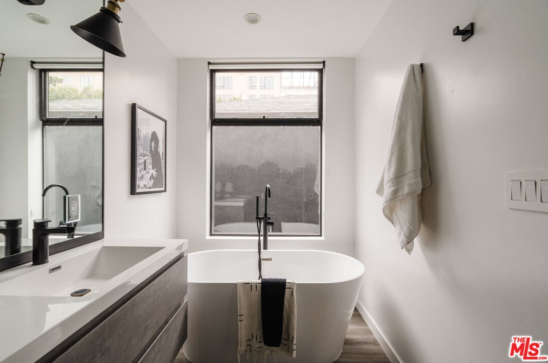 10728 Tabor St, Los Angeles CA  90034-4851 exterior