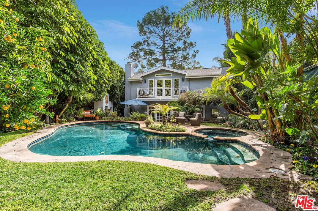 14051 Roblar Rd, Van Nuys, CA 91423