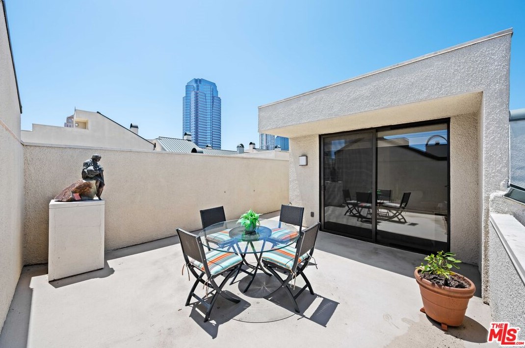 2176 Century Hl, Los Angeles CA  90067-3501 exterior