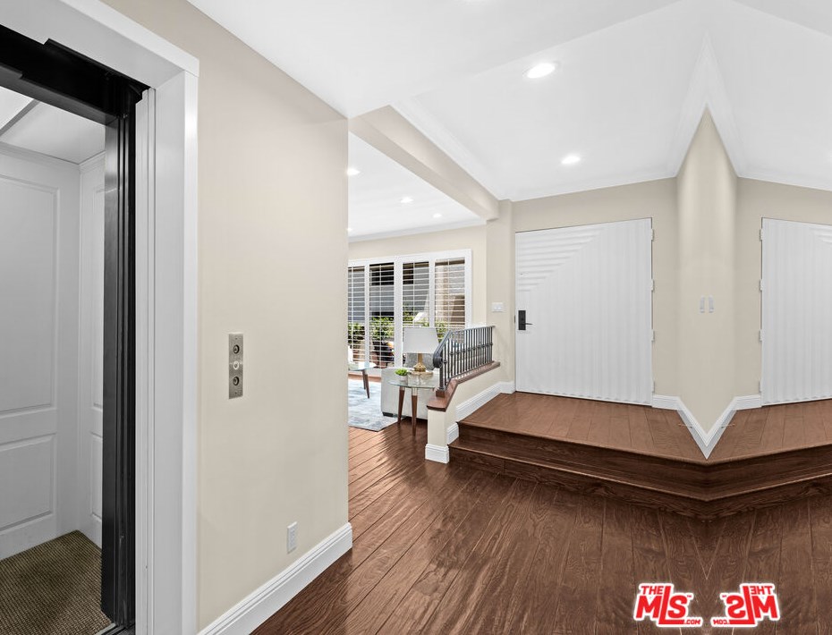 2176 Century Hl, Los Angeles CA  90067-3501 exterior