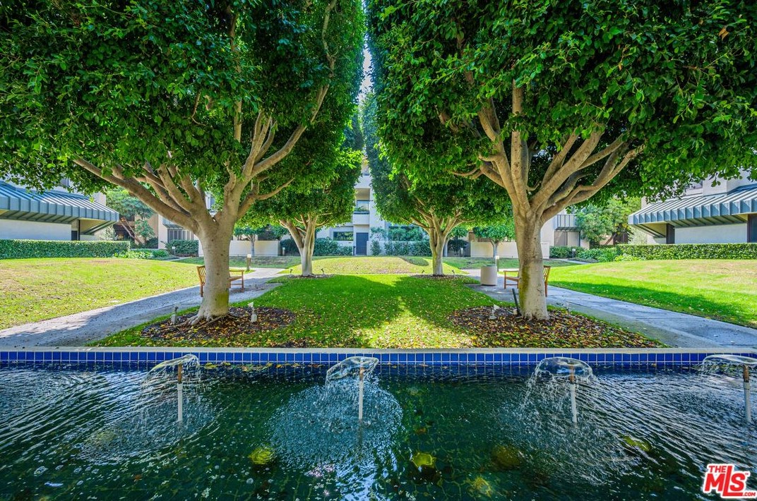 2176 Century Hl, Los Angeles CA  90067-3501 exterior