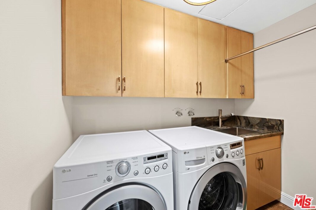 2176 Century Hl, Los Angeles CA  90067-3501 exterior