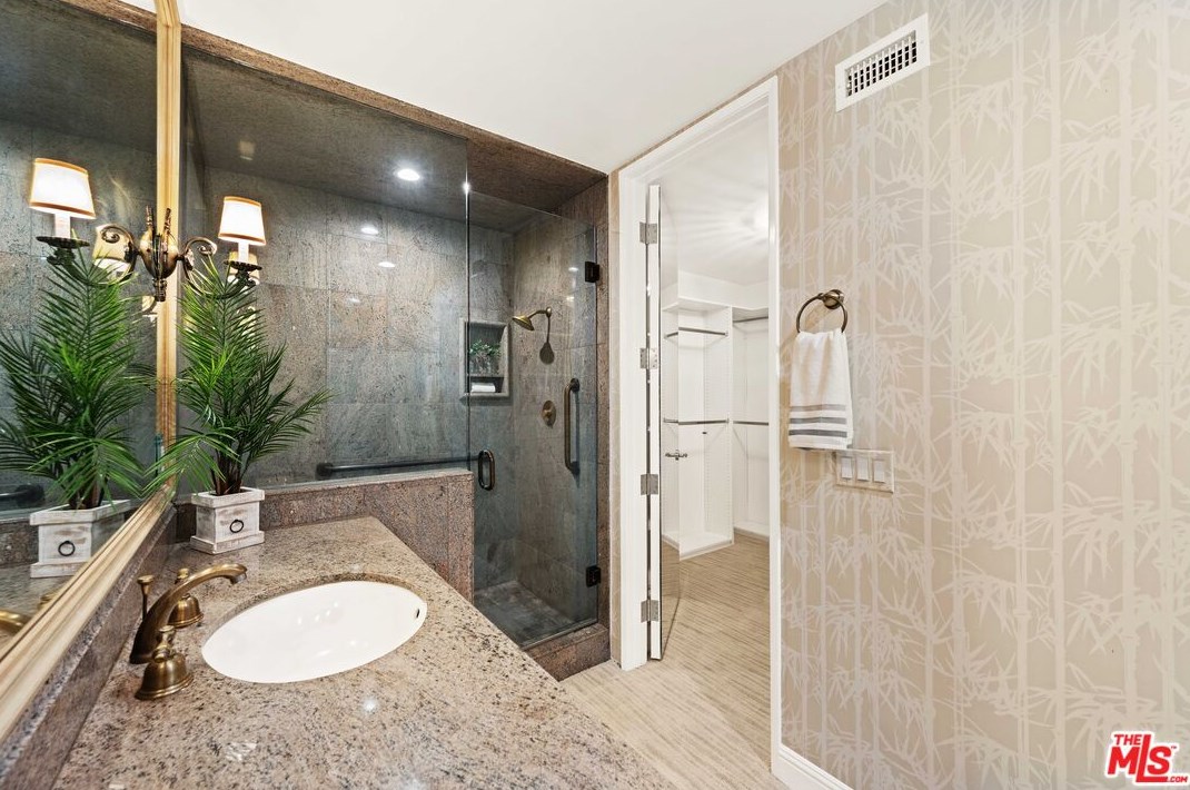 2176 Century Hl, Los Angeles CA  90067-3501 exterior