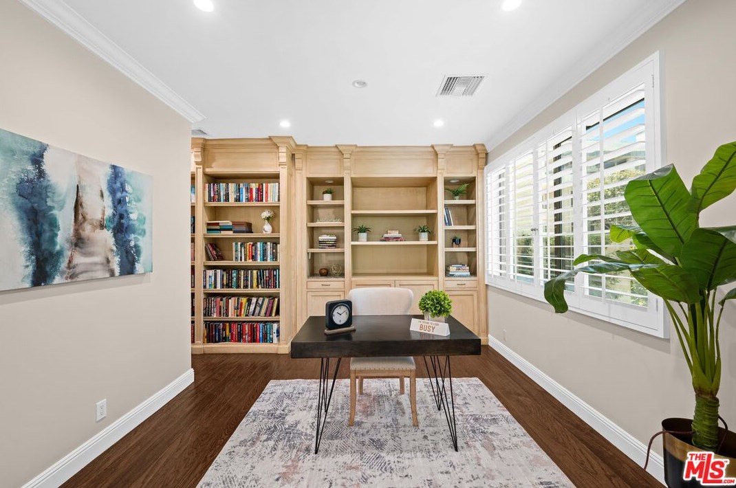 2176 Century Hl, Los Angeles CA  90067-3501 exterior