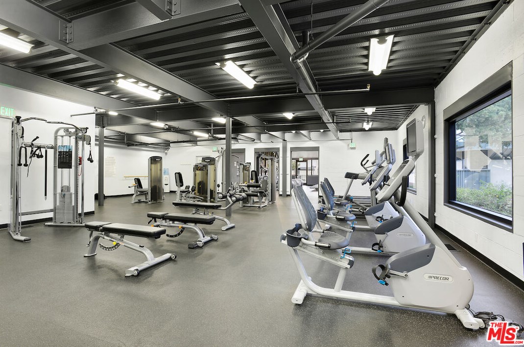 2176 Century Hl, Los Angeles CA  90067-3501 exterior