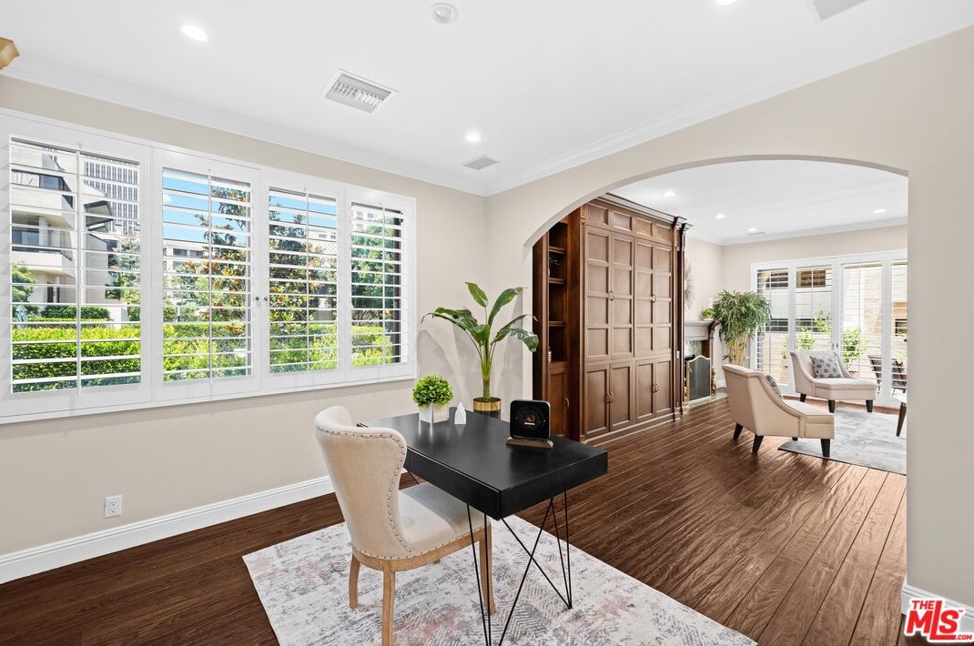 2176 Century Hl, Los Angeles CA  90067-3501 exterior