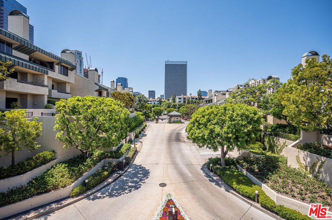 2176 Century Hl, Los Angeles CA  90067-3501 exterior