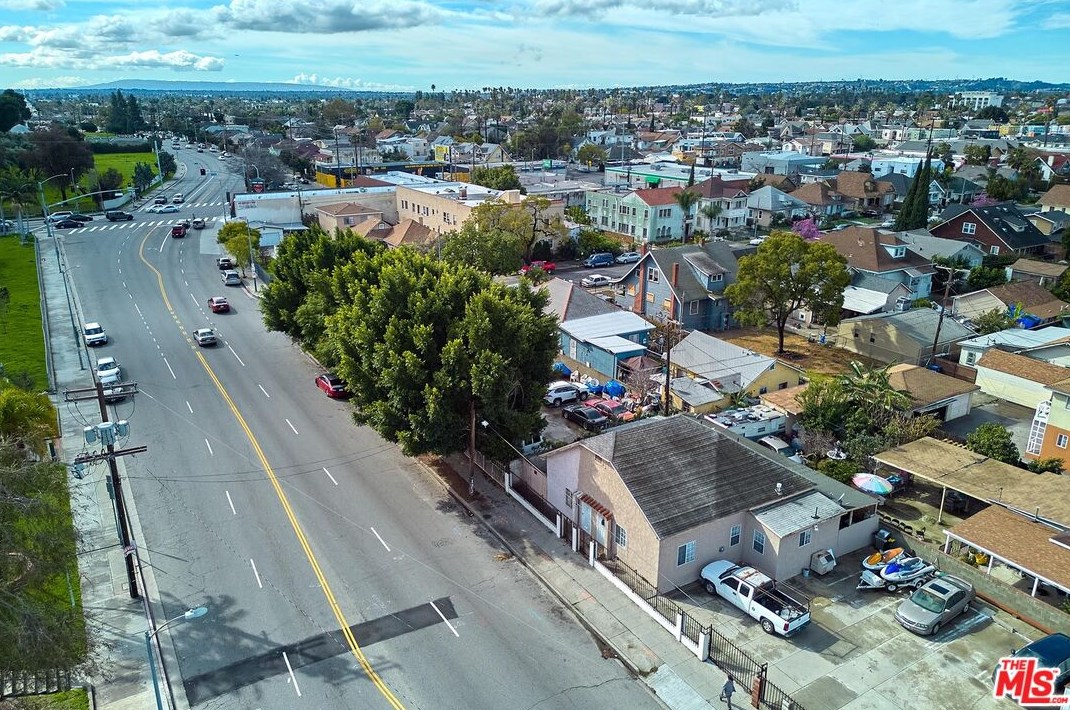 2001 Cambridge St, Los Angeles, CA 90006-4303