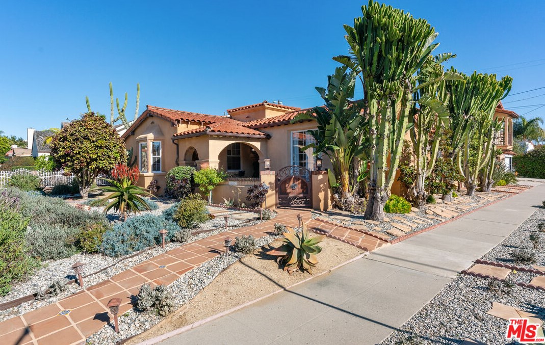 1662 Ogden Dr, Los Angeles, CA 90019-4903