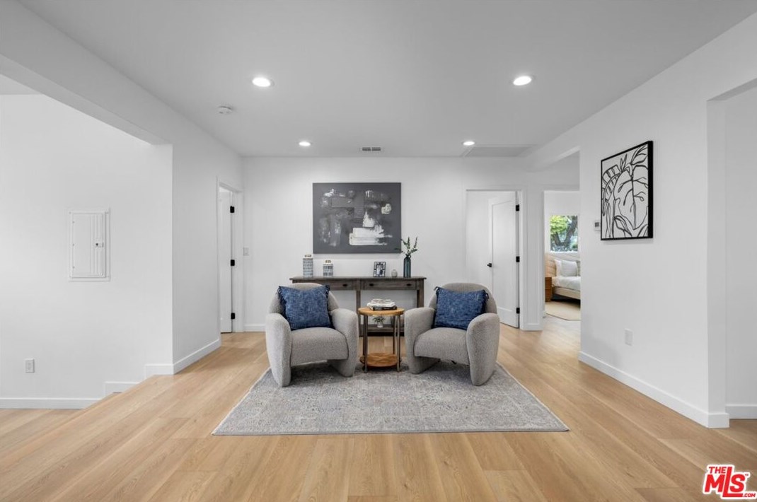 4223 Edgehill Dr, Los Angeles CA  90008-4509 exterior
