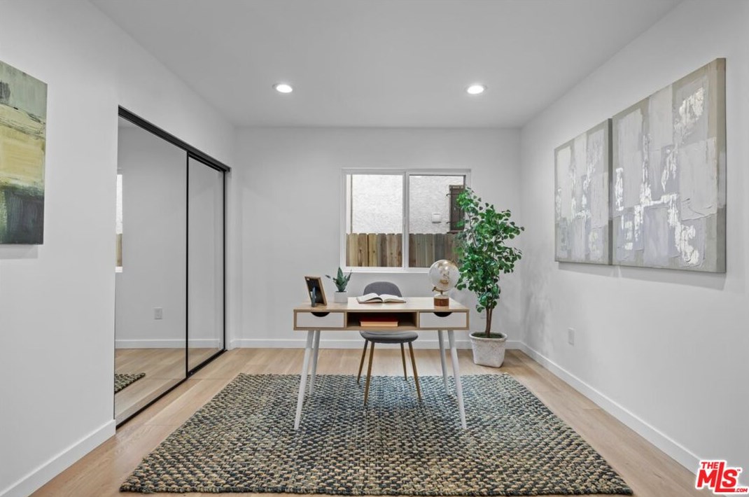 4223 Edgehill Dr, Los Angeles CA  90008-4509 exterior