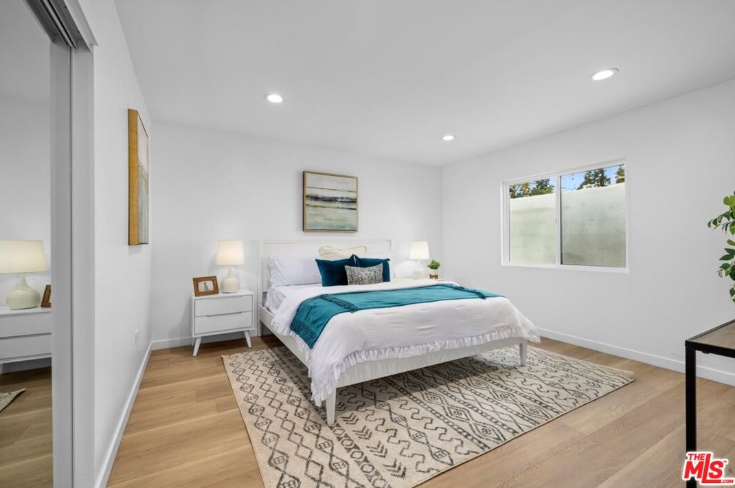 4223 Edgehill Dr, Los Angeles CA  90008-4509 exterior