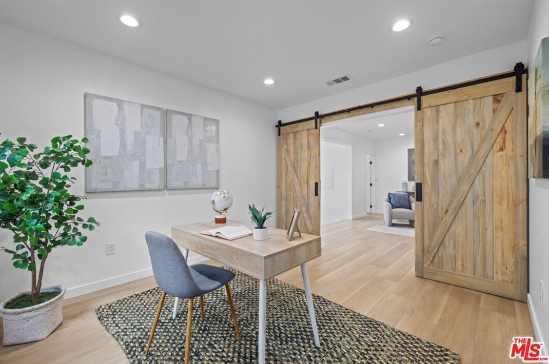 4223 Edgehill Dr, Los Angeles CA  90008-4509 exterior