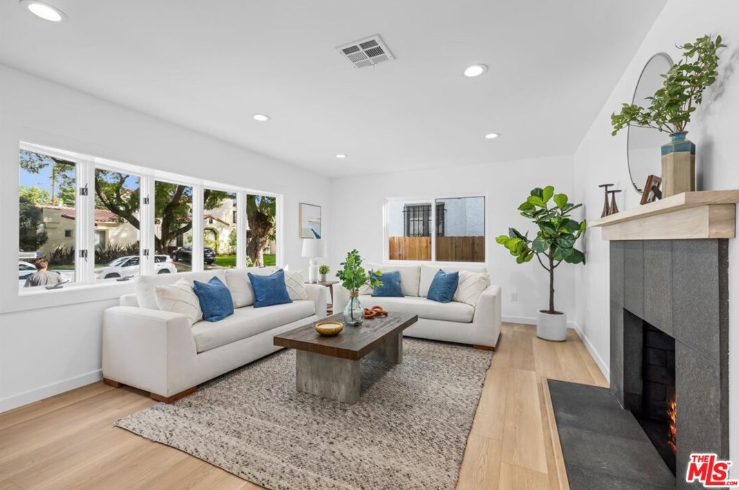 4223 Edgehill Dr, Los Angeles CA  90008-4509 exterior