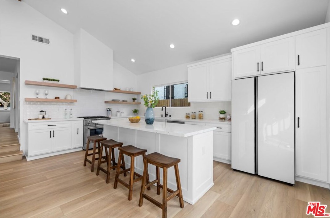 4223 Edgehill Dr, Los Angeles CA  90008-4509 exterior