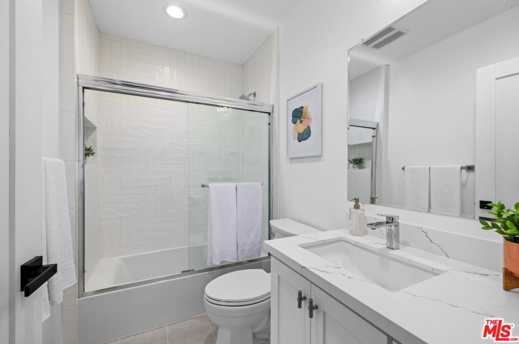 4223 Edgehill Dr, Los Angeles CA  90008-4509 exterior