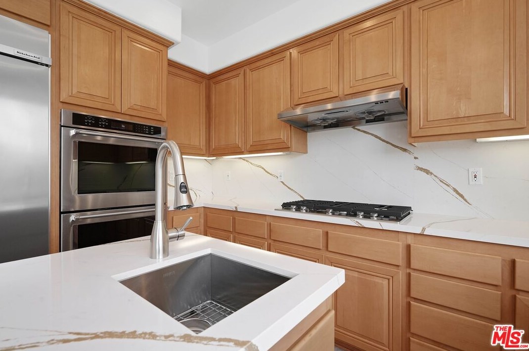 1575 Applefield St, Thousand Oaks CA  91320-5996 exterior