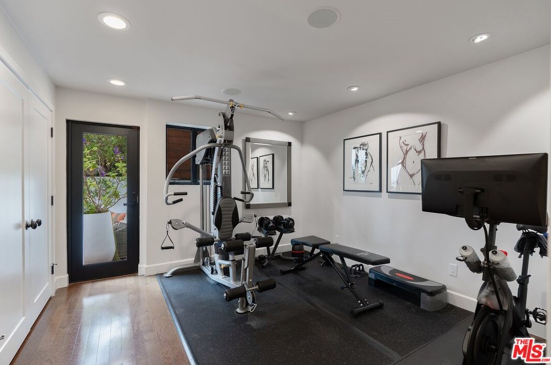 6331 Quebec Dr, Los Angeles CA  90068-2831 exterior