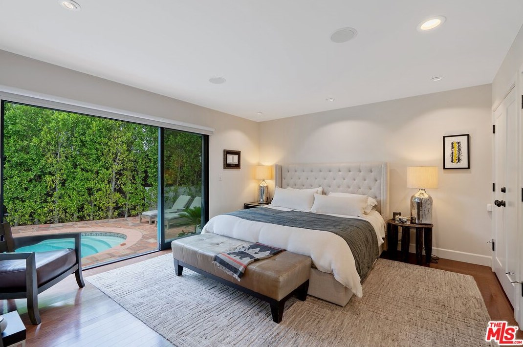 6331 Quebec Dr, Los Angeles CA  90068-2831 exterior