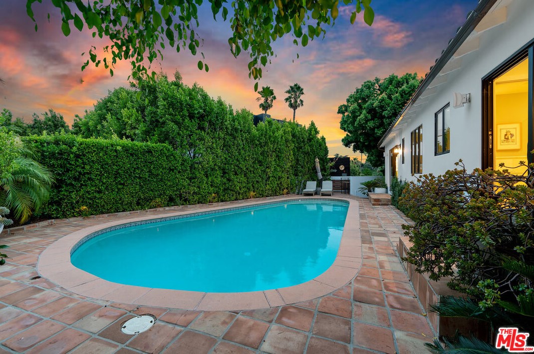 6331 Quebec Dr, Los Angeles CA  90068-2831 exterior