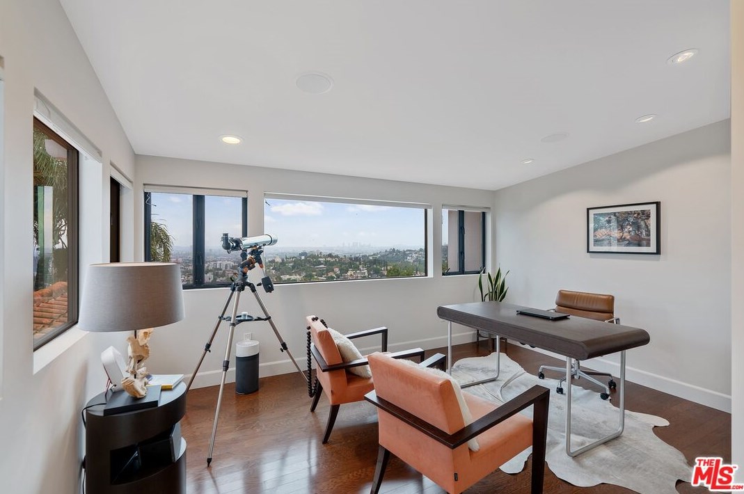 6331 Quebec Dr, Los Angeles CA  90068-2831 exterior