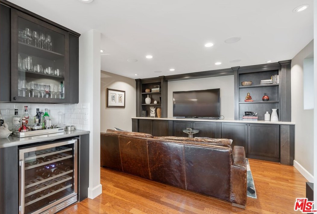 6331 Quebec Dr, Los Angeles CA  90068-2831 exterior