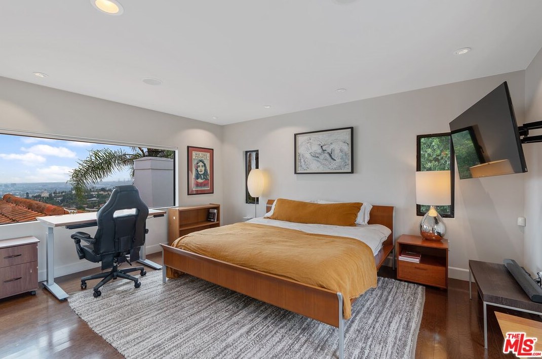 6331 Quebec Dr, Los Angeles CA  90068-2831 exterior