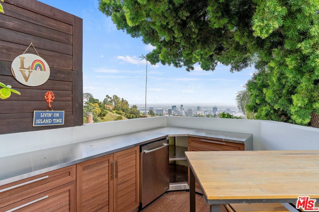 6331 Quebec Dr, Los Angeles CA  90068-2831 exterior