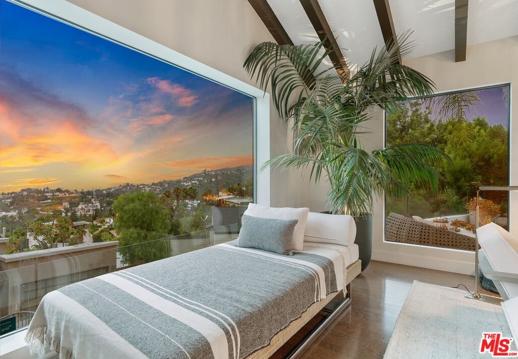 6331 Quebec Dr, Los Angeles CA  90068-2831 exterior