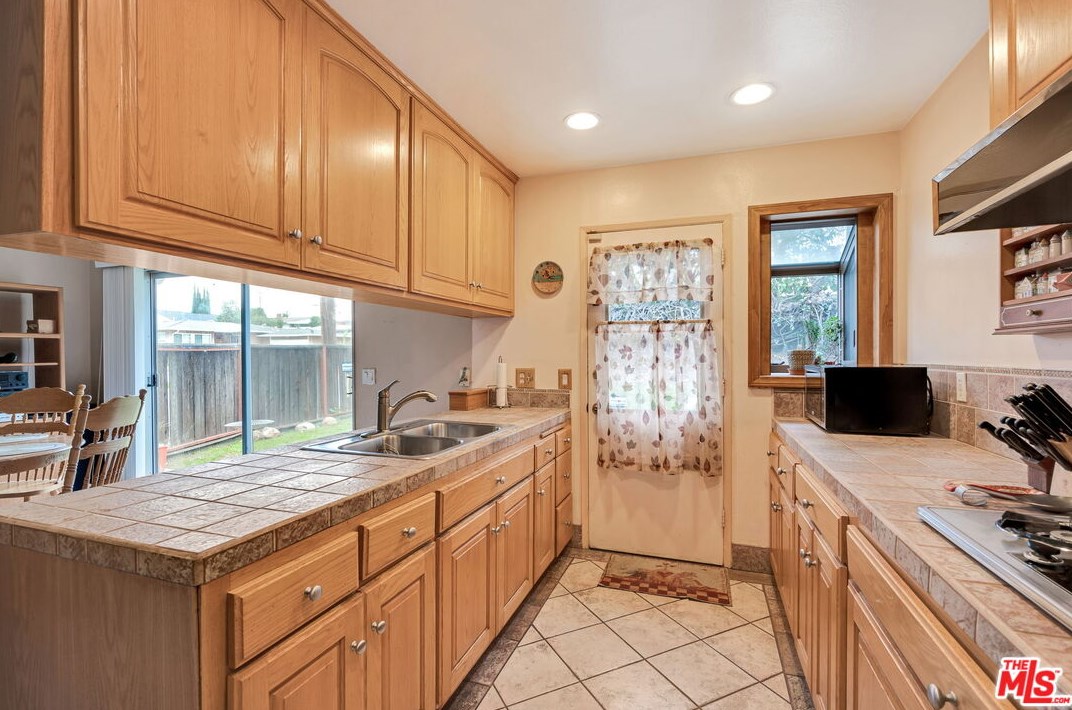 2001 Topaz Ave, La Habra CA  90631-4245 exterior