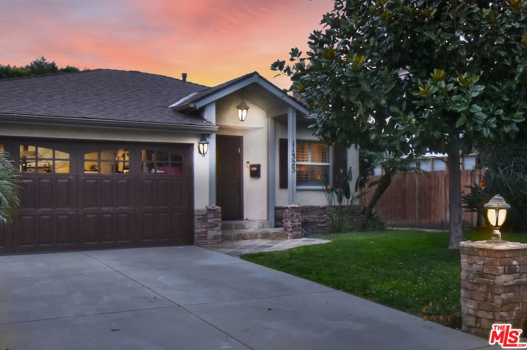 11323 Valley Spring Ln, North Hollywood, CA 91602