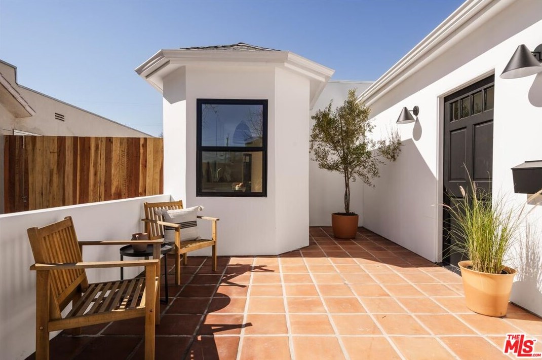 3437 Somerset Dr, Los Angeles, CA 90016-4805