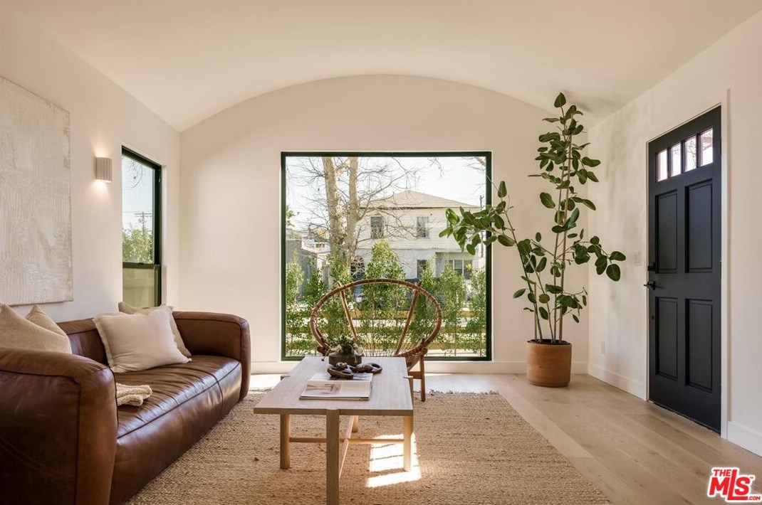 3437 Somerset Dr, Los Angeles CA  90016-4805 exterior