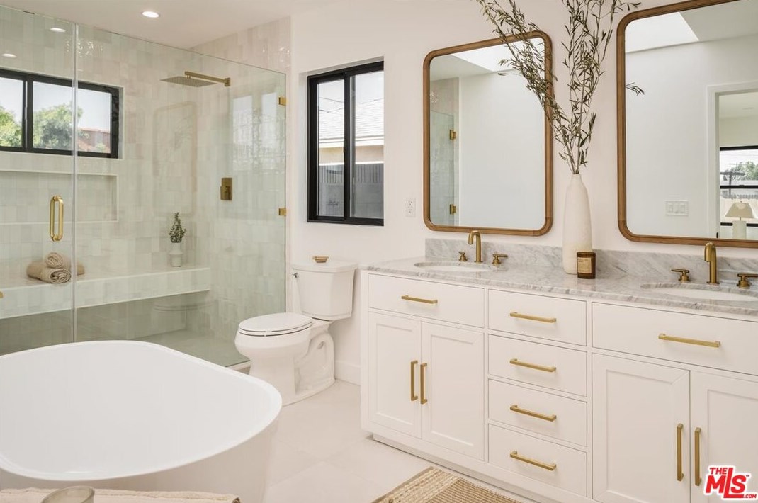 3437 Somerset Dr, Los Angeles CA  90016-4805 exterior