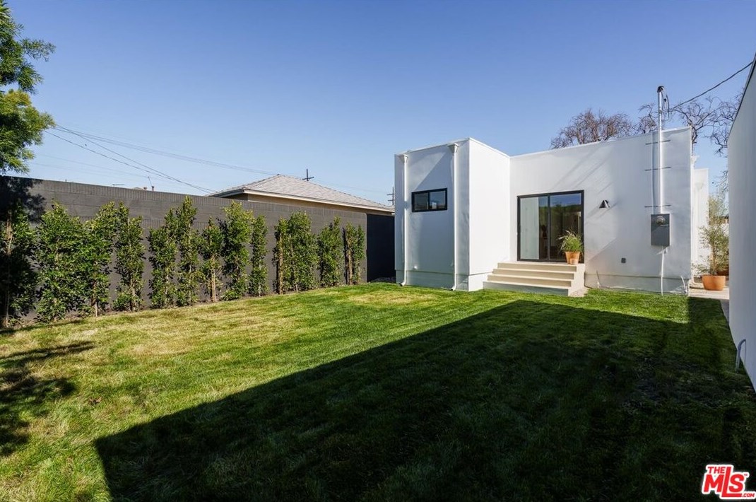 3437 Somerset Dr, Los Angeles CA  90016-4805 exterior